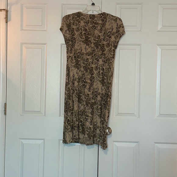 Tan floral dress Apt 9 flowing & flattering side Large - Picture 11 of 15